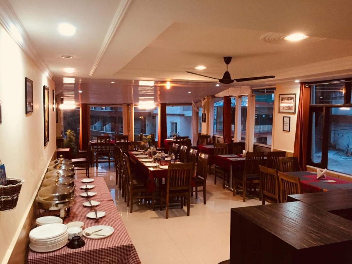 Hotel Om Palace McLeod Gandzs Kültér fotó