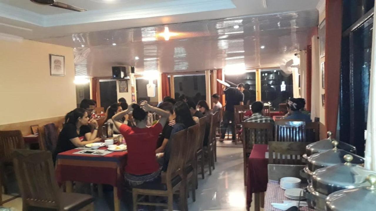Hotel Om Palace McLeod Gandzs Kültér fotó