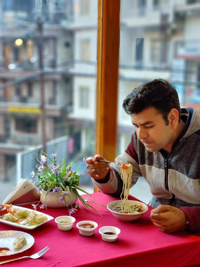 Hotel Om Palace McLeod Gandzs Kültér fotó